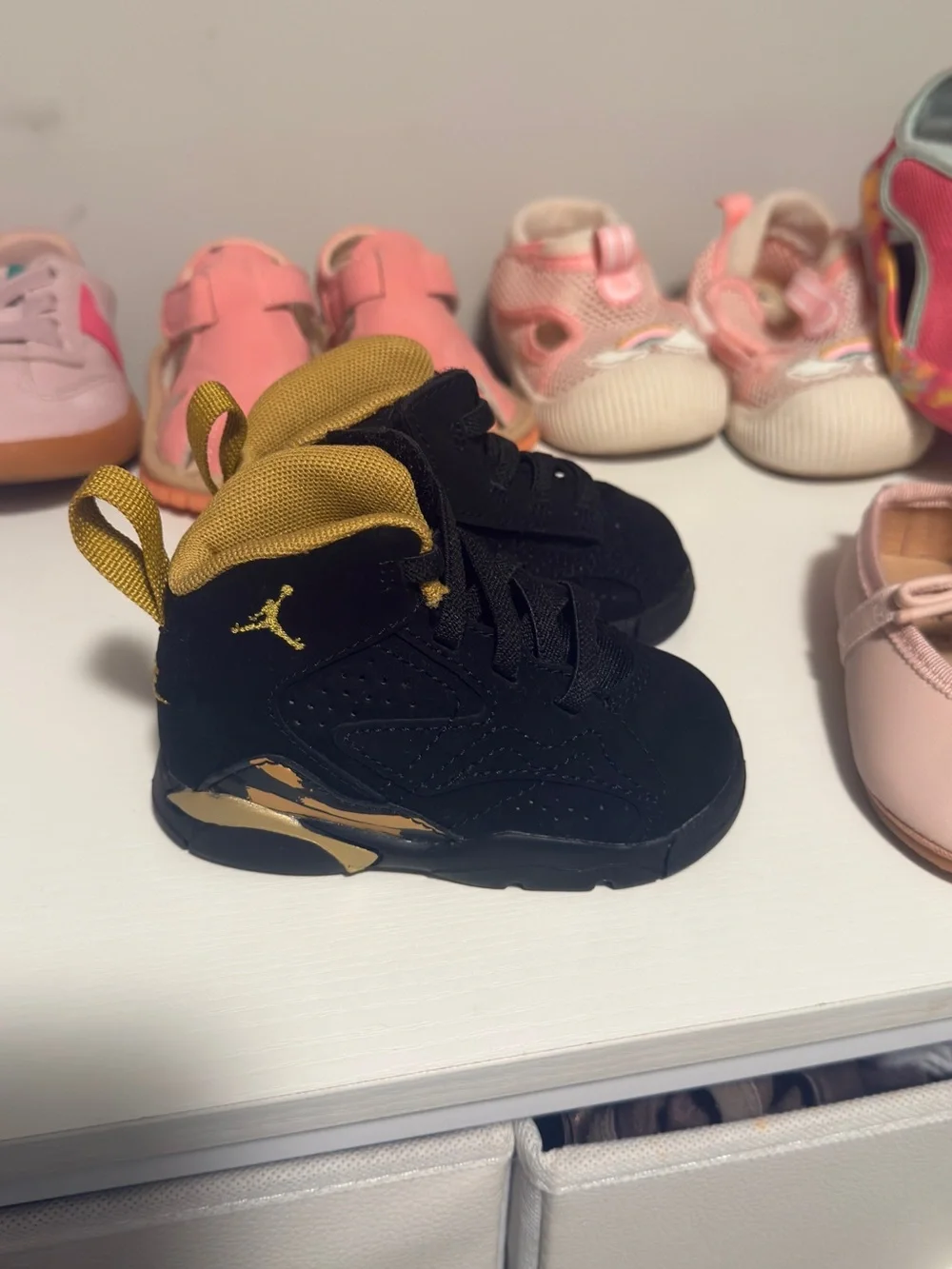 Nike Kids Black and Gold Low-Top Sneakers